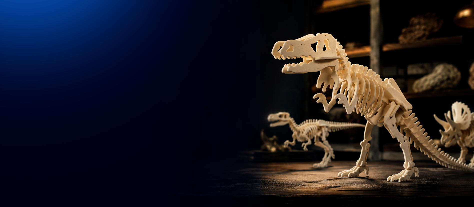 Esqueletos de dinossauros expostos sob luz azul na constelação de Órion